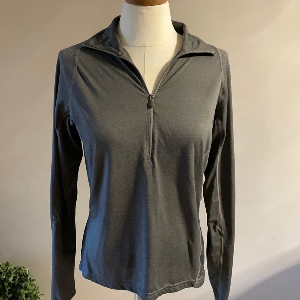 NWOT COLUMBIA WOMENS TITANIUM SPORT TOP athleisure Omni shade Heather grey M